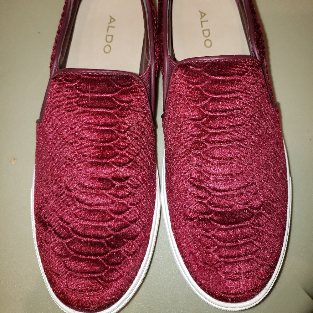 Womens slip on shoes